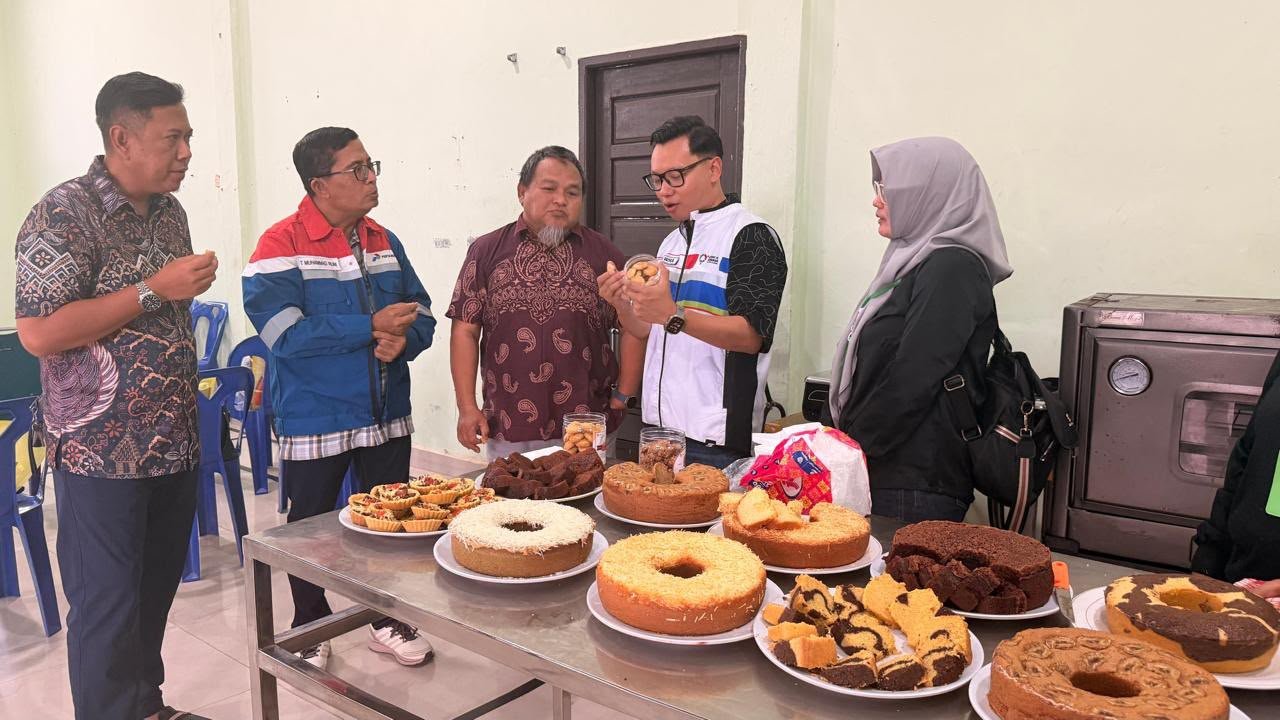 Berdayakan 10 Ibu Rumah Tangga, Pertamina Kilang Dumai Perkuat UMKM Wirani Rejosari