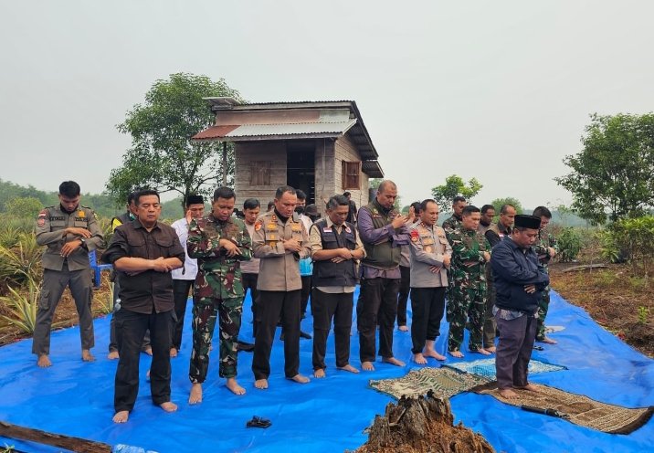 Ikhtiar di Tengah Karhutla, Pangdam XIX/TT Bersama Tim Gabungan Salat Istisqa