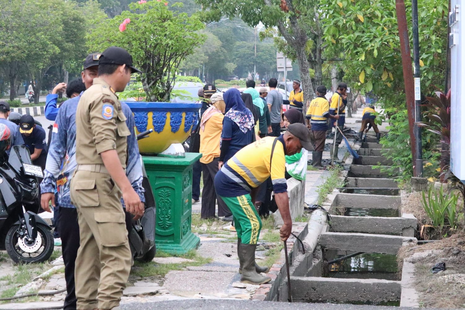 Ciptakan Lingkungan Sehat dan Nyaman, Pelindo Regional 1 Dumai Turut Bersih-Bersih