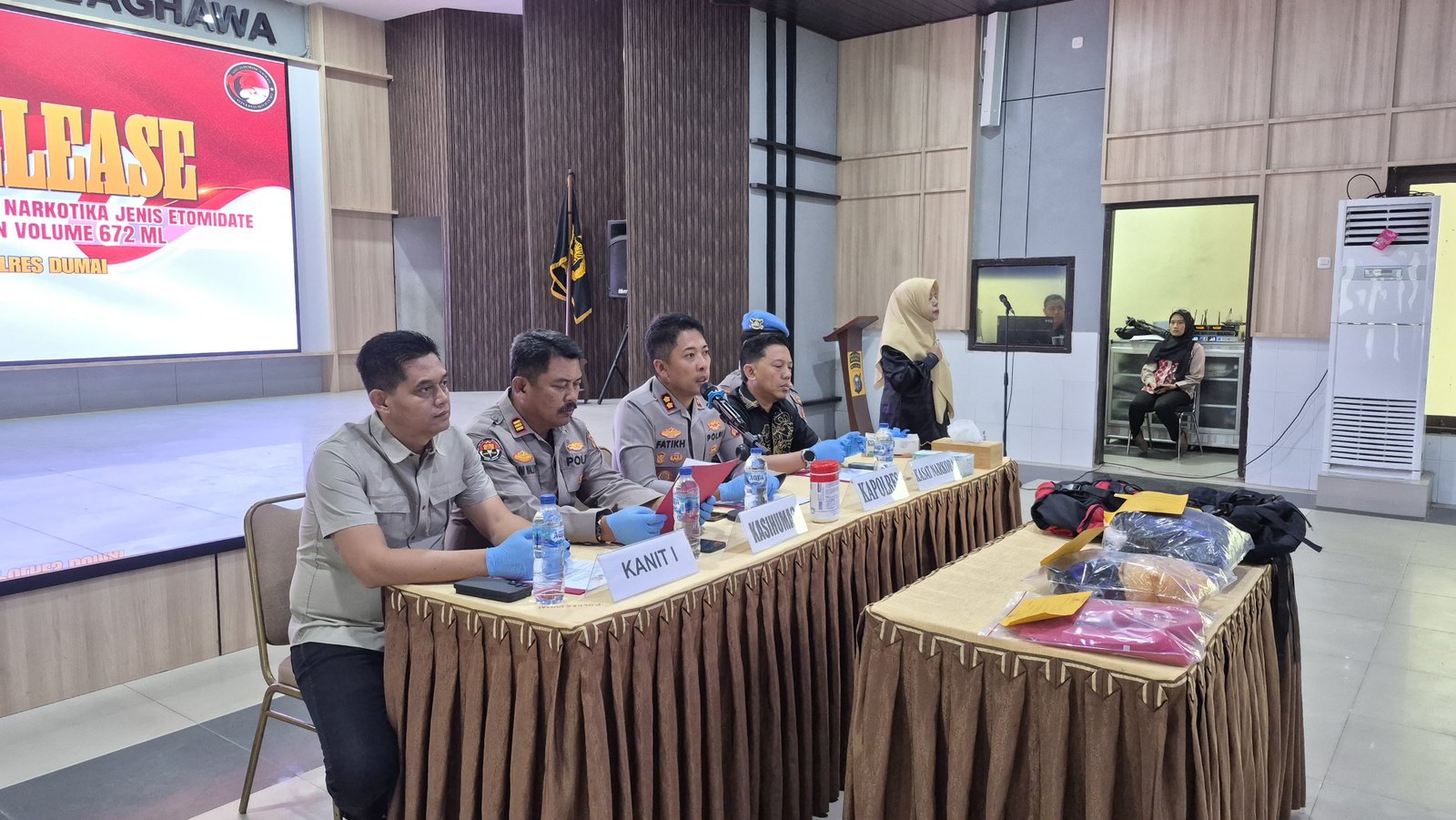 Rp888 Juta di Dalam Tas, Pengiriman 296 Cartridge Diduga Etomidate Digagalkan di Dumai