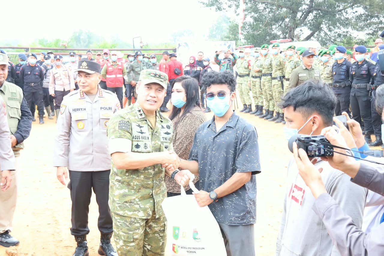 Kodam XIX/Tuanku Tambusai Gaungkan Green Defence melalui Penanaman 20.000 Pohon