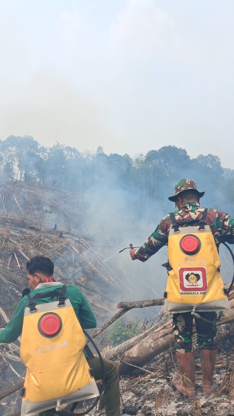 Tim Gabungan Kodam XIX/Tuanku Tambusai Lanjutkan Pendinginan Karhutla, Fokus Cegah Api Meluas