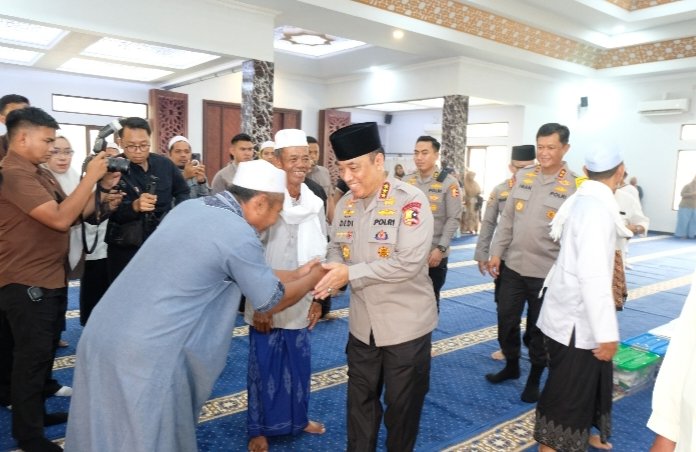 Singgah di Masjid Natabel Jannah, Wakapolri Komjen Dedi Prasetyo Berbagi Santunan dan Jumat Berkah