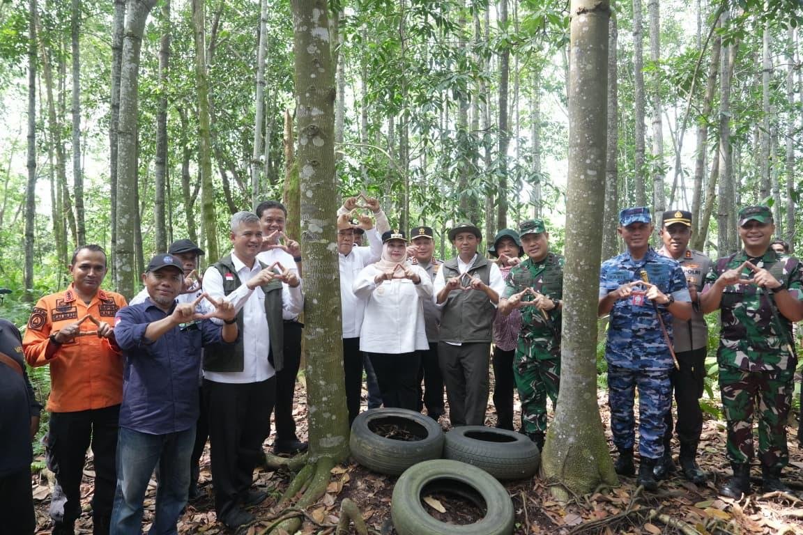 Menhut Tinjau Restorasi Gambut Bengkalis, Danlanud RSN Tegaskan Kolaborasi Penanganan Karhutla